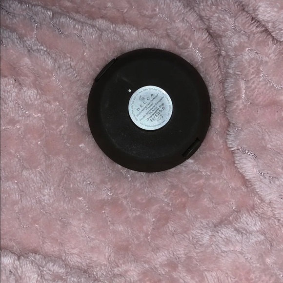 Becca cosmetics “Champagne POP” highlighter🦋 - Picture 3 of 3